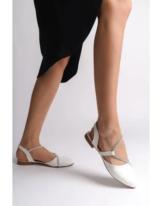 Omarı Rahat Tabanlı Beyaz Taş Detaylı Bayan Babet Ayakkabı