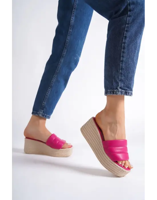 Omarı Rahat Tabanlı Tabaan Örgülü Bayan Terlik - Fuşya