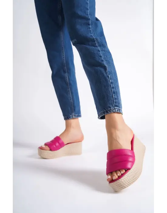 Omarı Rahat Tabanlı Tabaan Örgülü Bayan Terlik - Fuşya