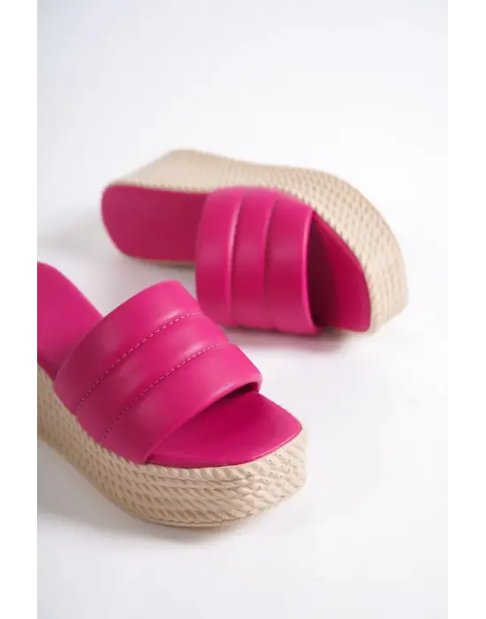 Omarı Rahat Tabanlı Tabaan Örgülü Bayan Terlik - Fuşya