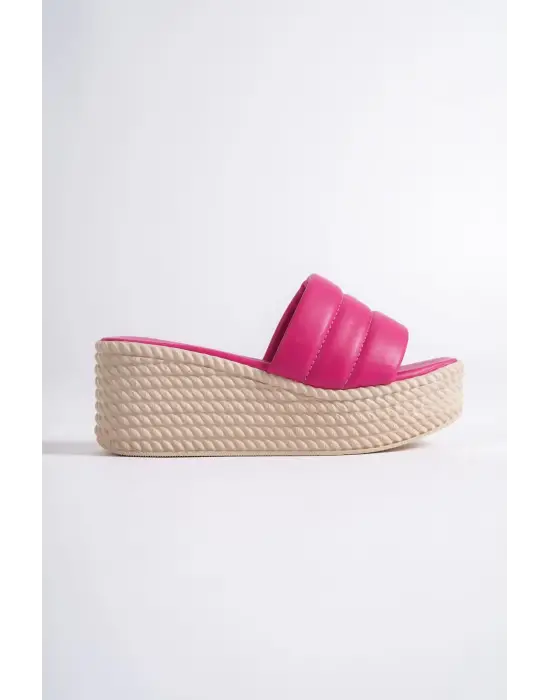 Omarı Rahat Tabanlı Tabaan Örgülü Bayan Terlik - Fuşya