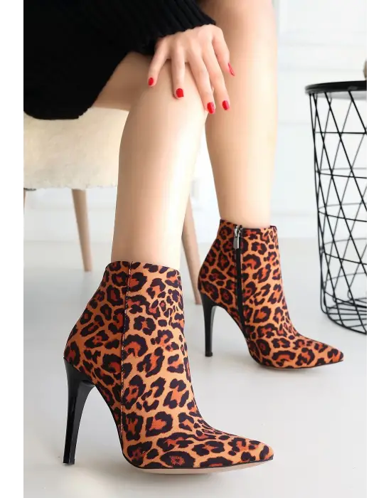 Omarı Zarif Zebra Desenli Saten Topuklu Bot