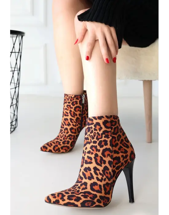 Omarı Zarif Zebra Desenli Saten Topuklu Bot