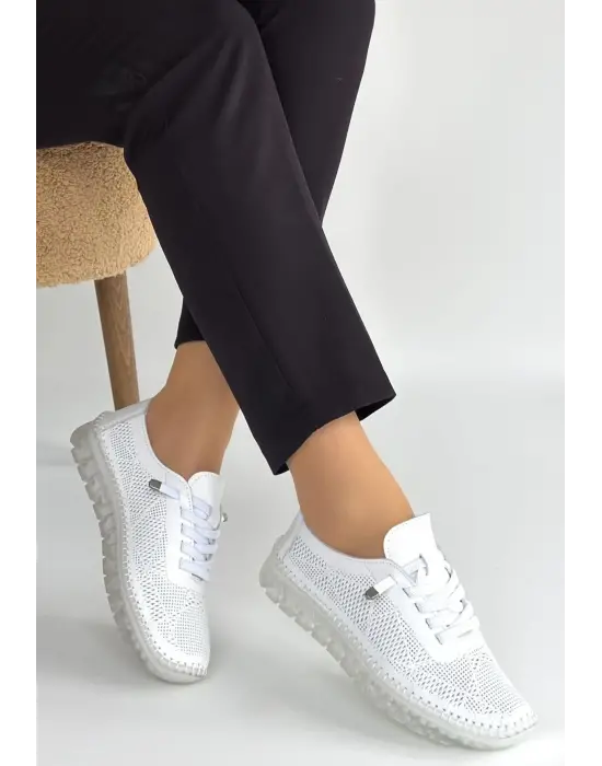 Merja Beyaz Deri Bağcıklı Spor Ayakkabı