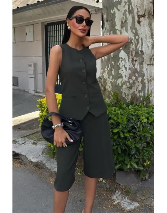 Omarı Yazın Trendi: Midi Şortlu ve Yelekli Viscon Takım