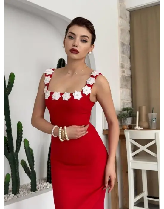 Omarı Zarif Mıng Çiçek Desenli Elbise