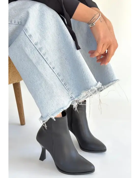 Mişha Siyah Cilt Topuklu Bot