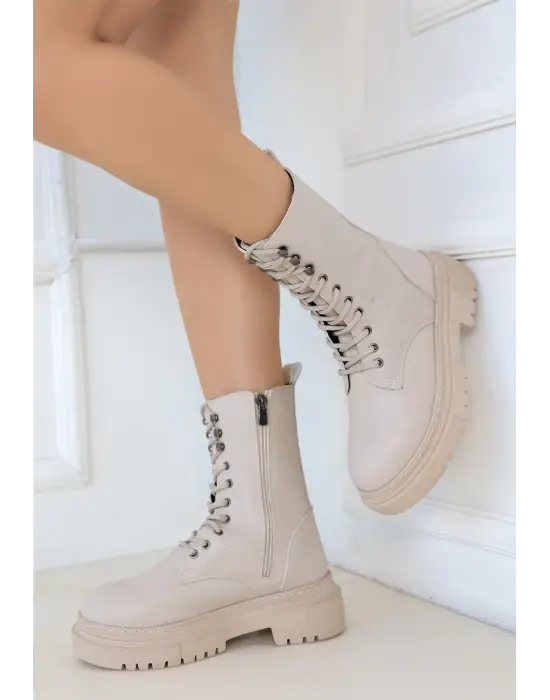 Omarı Rahat ve Şık Bej Bağcıklı Bot