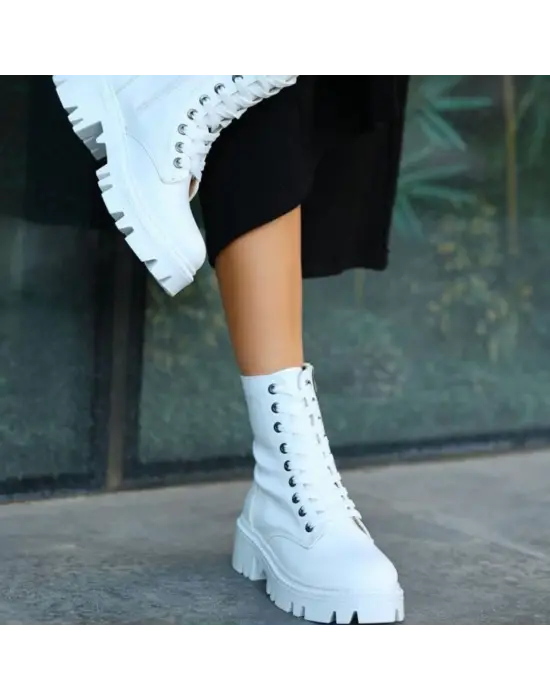 Modern Beyaz Bağcıklı Bot