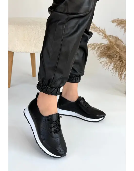 Modern Siyah Cilt Bağcıklı Spor Ayakkabı
