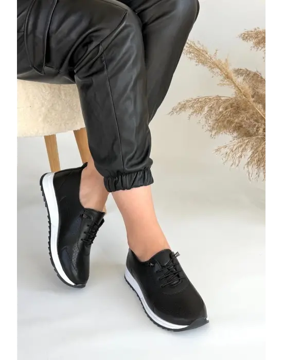Modern Siyah Cilt Bağcıklı Spor Ayakkabı