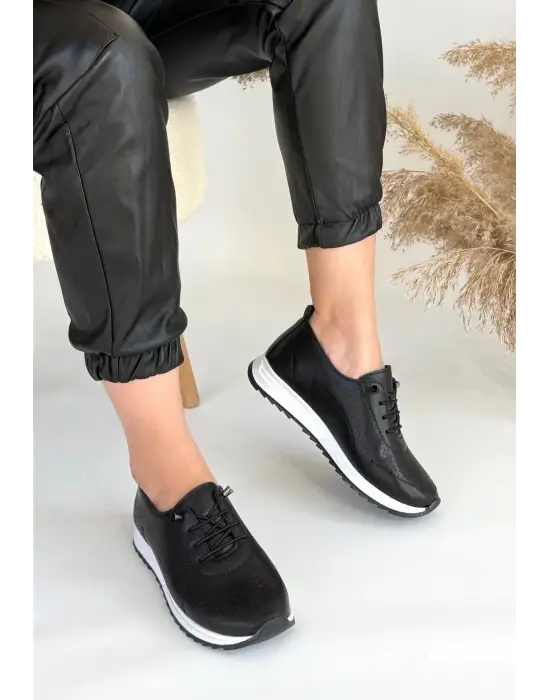 Modern Siyah Cilt Bağcıklı Spor Ayakkabı