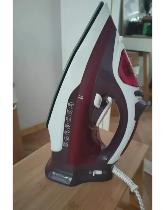 Modern Tasarım 2200w Dayanıklı Buharlı Seramik Kaplama Ütü