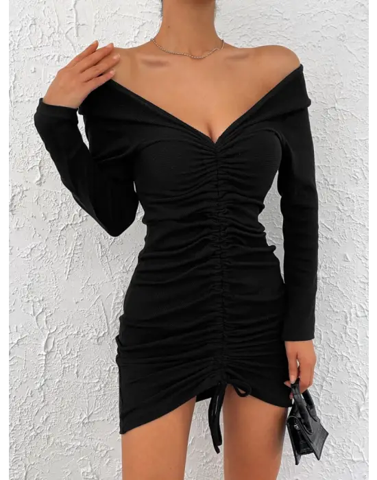 Omarı Şık ve Şık Kadın Elbisesi