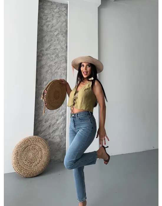 Mom fit kar yıkama bıyık detaylı jeans pantolon d2006