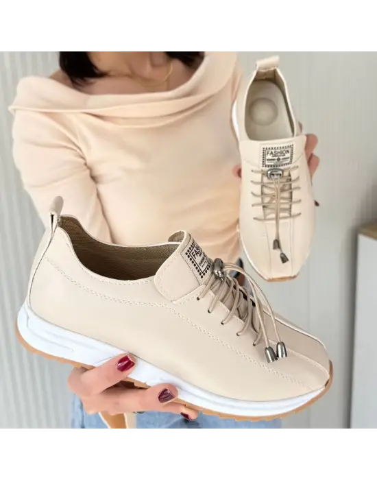 Omarı Rahat ve Şık Bej Bağcıklı Spor Ayakkabı