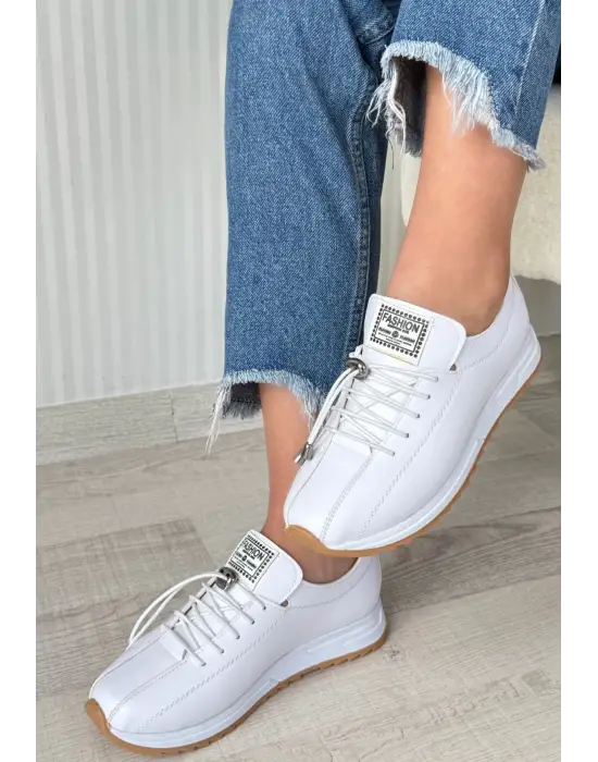 Omarı Beyaz Cilt Bağcıklı Spor Ayakkabı