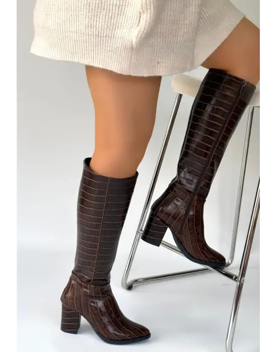 Morena Acı Kahve Desenli Rugan Topuklu Çizme