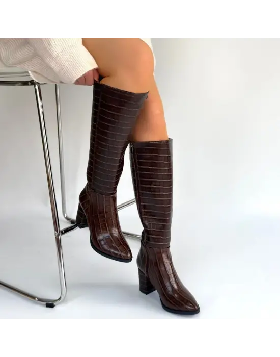 Morena Acı Kahve Desenli Rugan Topuklu Çizme