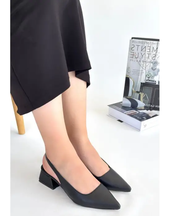 Göz Alıcı Siyah Topuklu Ayakkabı