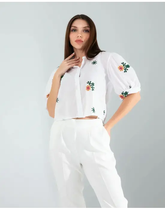 Omarı Zarif Nakış Desenli Gömlek