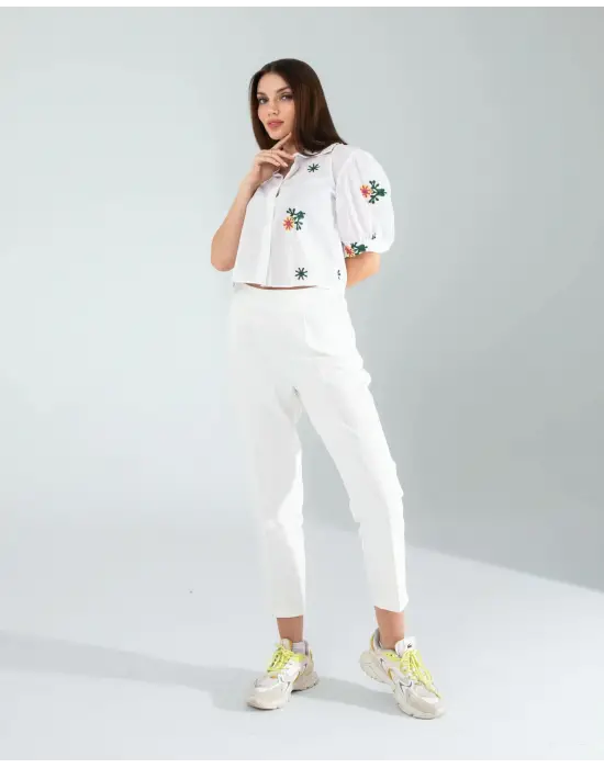 Omarı Zarif Nakış Desenli Gömlek