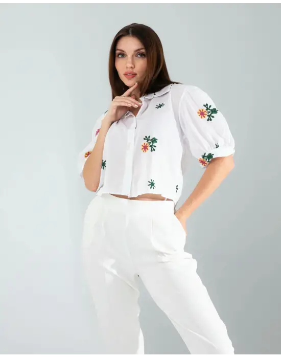 Omarı Zarif Nakış Desenli Gömlek