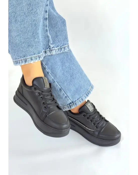 Natte Siyah Cilt Bağcıklı Spor Ayakkabı