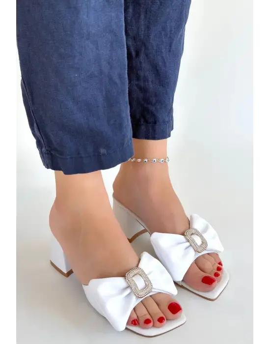 Niyyar Beyaz Cilt Topuklu Terlik