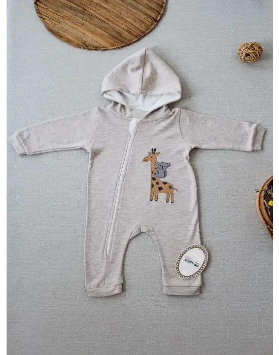 Omarı Bebek Tulumu Zürafa Nakışıyla Renkleniyor