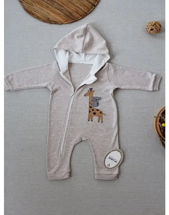 Omarı Bebek Tulumu Zürafa Nakışıyla Renkleniyor