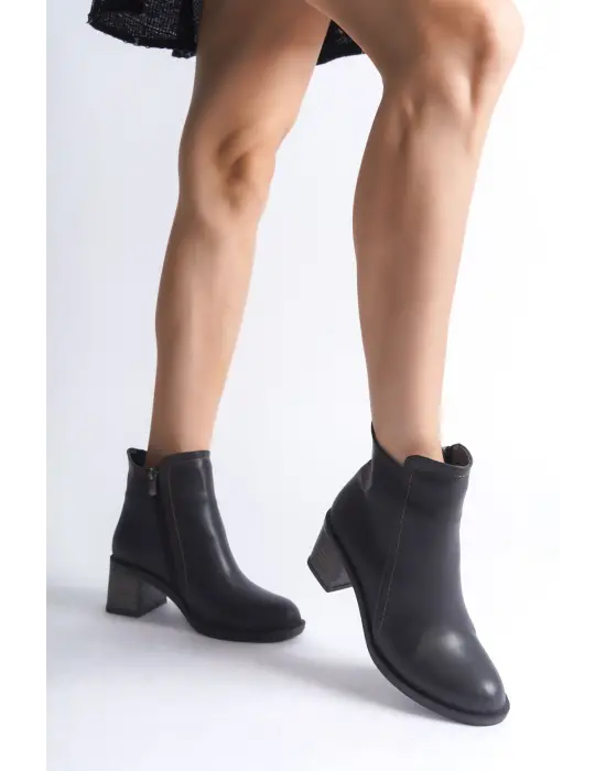 Omarı Fermuarlı Rahat Tabanlı Siyah Bayan Bot