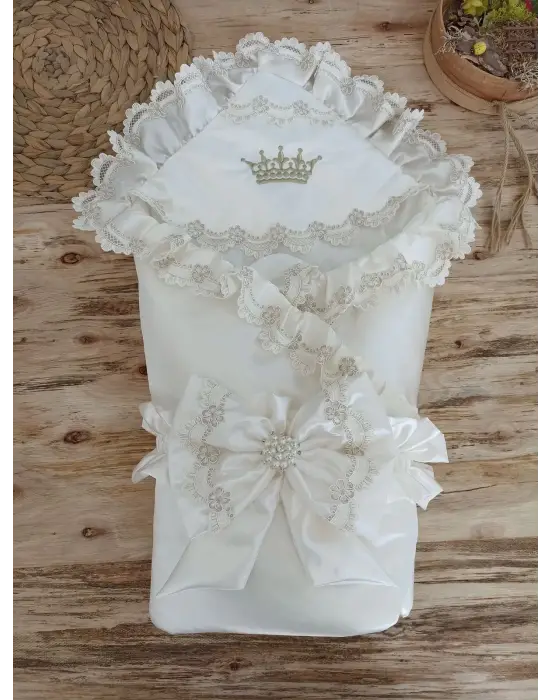 Omarı Harika Kelebek Nakışlı Yenidoğan Bebek Battaniyesi