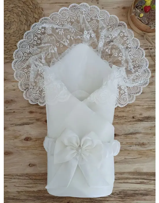 Omarı İnci Fiyonk Detaylı Duvaklı Yenidoğan Bebek Battaniyesi Ekru