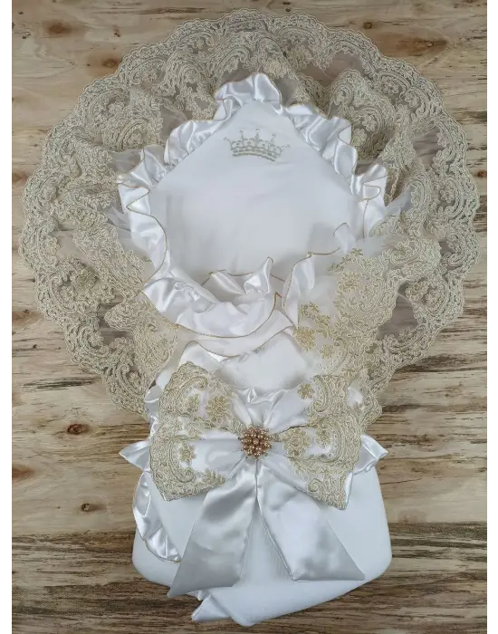 Omarı İnci ve Dantel Detaylı Yumuşak Kundak Bebek Battaniyesi Gold