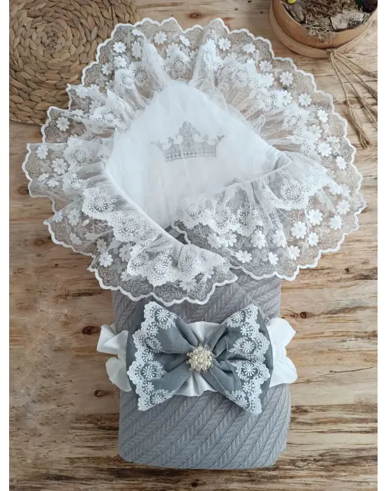 Omarı İncili Güpür Detaylı Çift Fiyonk Bebek Battaniyesi Gri