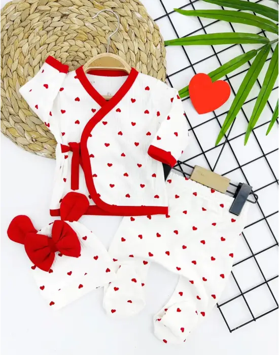 Omarı Kalp Desenli Şapkalı Patikli Kız Bebek Takımı