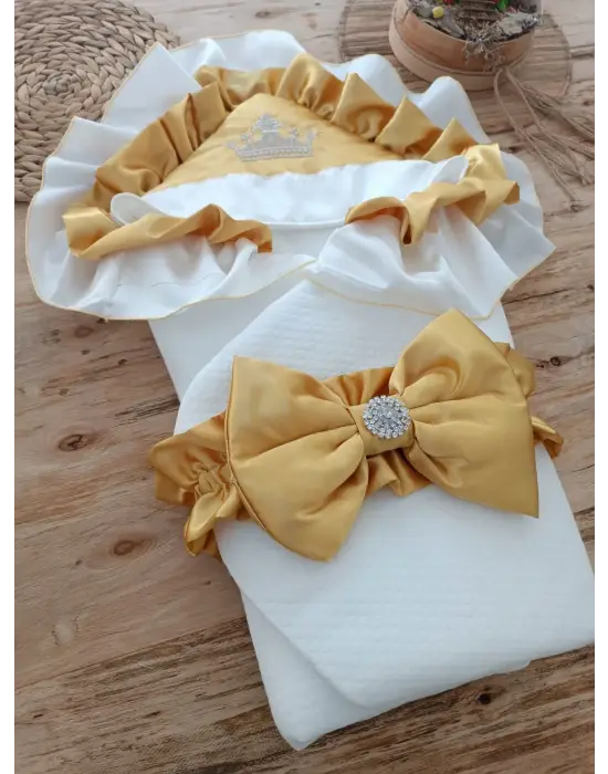 Omarı Lüks Kelebek Taç Nakışlı Yenidoğan Bebek Battaniyesi Sarı