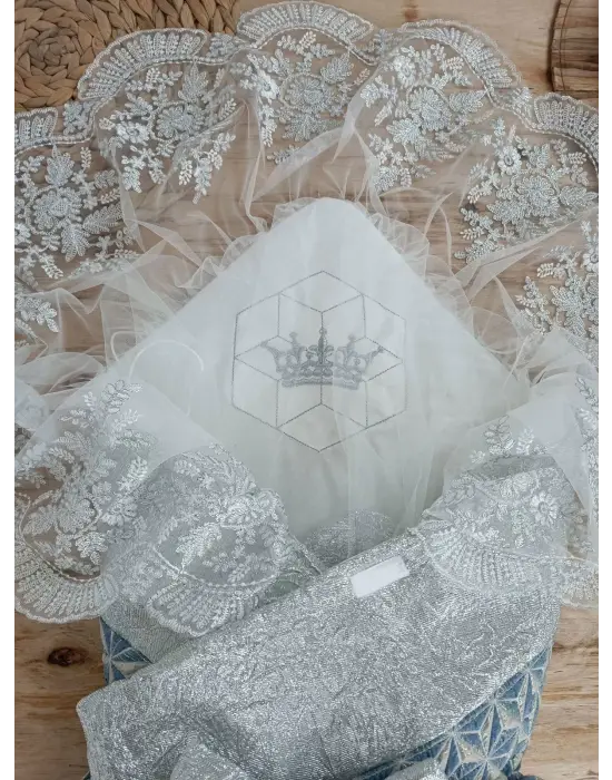 Omarı Piramit Desenli Güpür İşlemeli Bebek Battaniyesi Kundak