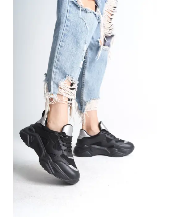 Omarı Rahat Bağcıklı Triko Detaylı Bayan Spor Ayakkabı - Siyah/Gri