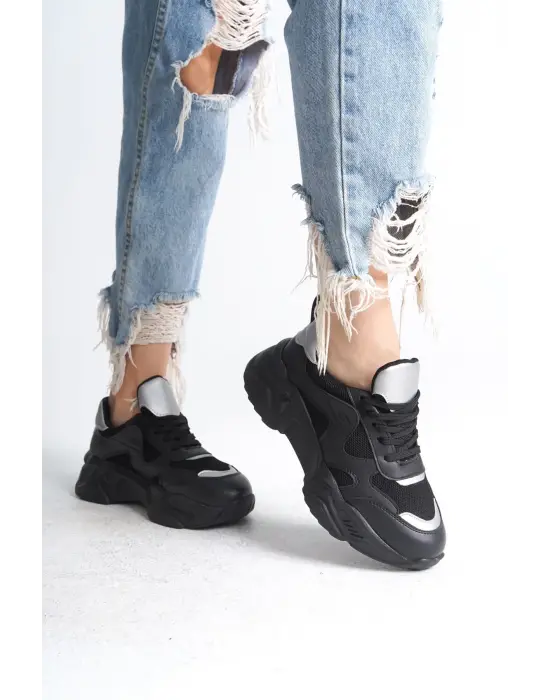 Omarı Rahat Bağcıklı Triko Detaylı Bayan Spor Ayakkabı - Siyah/Gri