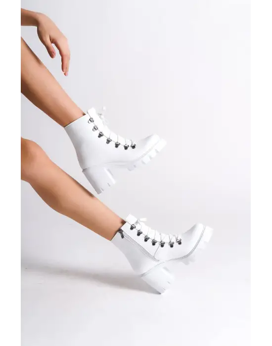 Omarı Rahat Tabanlı Bağcıklı Beyaz Bayan Bot