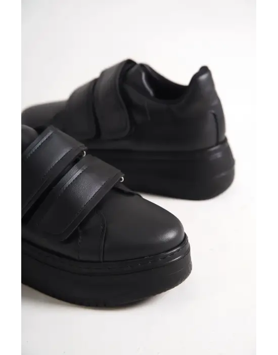 Omarı Rahat Tabanlı Siyah Spor Ayakkabı - Bayan Günlük Şık