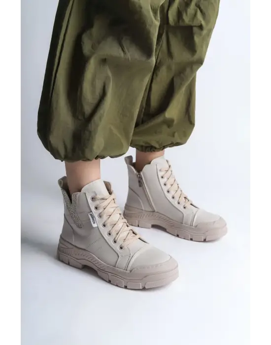 Omarı Rahat ve Şık Tabanlı Bağcıklı Bot - Krem