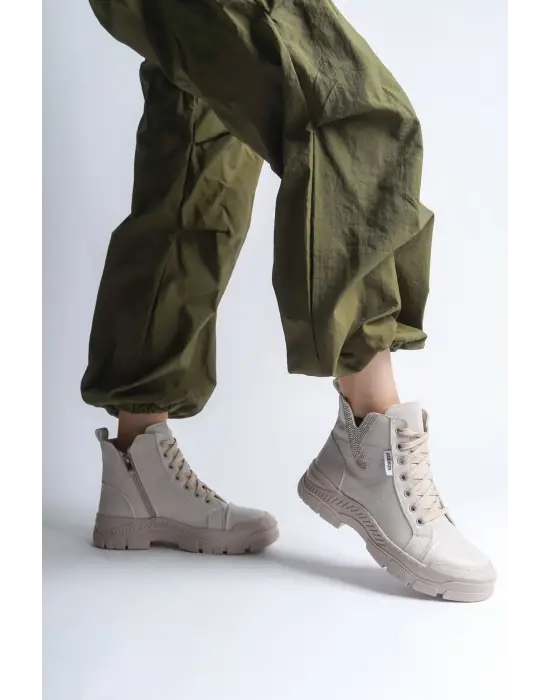 Omarı Rahat ve Şık Tabanlı Bağcıklı Bot - Krem