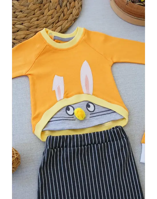Omarı Şımarık Tavşan Nakışlı Bebek Takımı