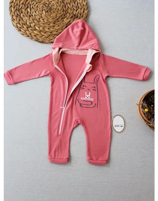 Omarı Tavşan Nakışlı Kapşonlu Bebek Tulumu