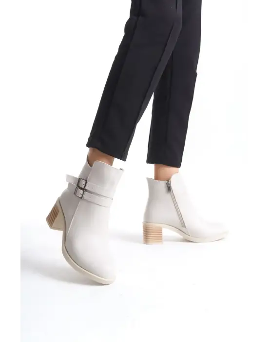 Omarı Tokalı Fermuarlı Rahat Tabanlı Bayan Bot - Krem