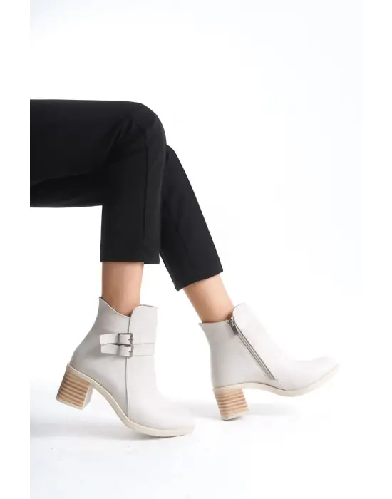 Omarı Tokalı Fermuarlı Rahat Tabanlı Bayan Bot - Krem