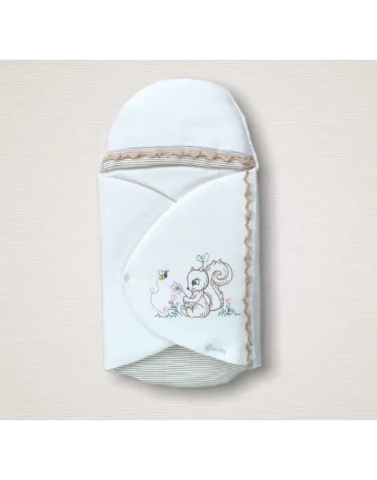 Omarı Yenidoğan Minik Sincap Nakışlı Ekru Battaniye